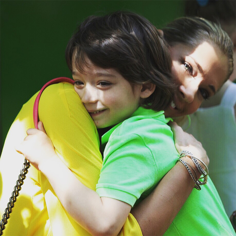 ileana-sasha-hug