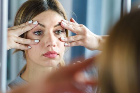 Yoga facială: exerciții pentru stimularea circulației și îmbunătățirea tonusului pielii la perimenopauză